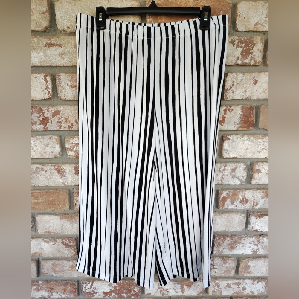 Chico's Black & White Stripe Slinky Wide Leg Cropped Palazzo Pants 2 (L) Travel